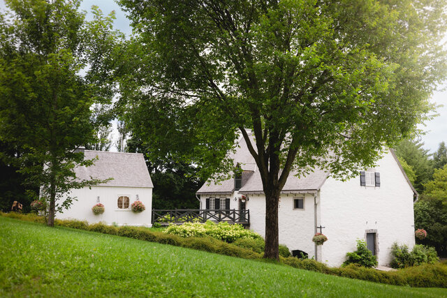Le Moulin des Jésuites de Charlesbourg en été&nbsp;&nbsp;&nbsp;&copy; L-W.Théberge