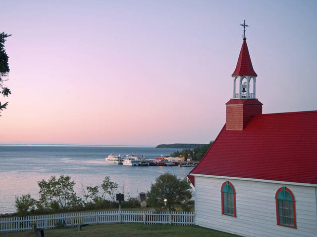 Chapelle avec vue sur le Fleuve Saint-Laurent&nbsp;&nbsp;&nbsp;&copy; B.Cecile