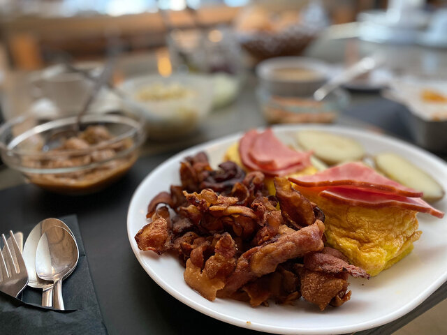Un repas des sucres gourmand et traditionnel&nbsp;&nbsp;&nbsp;&copy; La Cabane Arthur Raymond