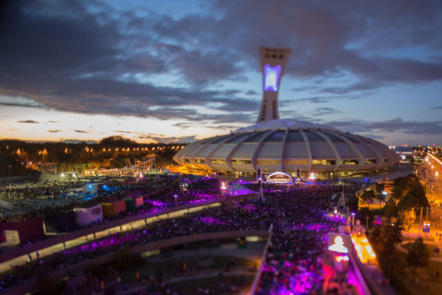 Esplanade Financière Sun Life du Parc olympique&nbsp;&nbsp;&nbsp;&copy; Parc olympique