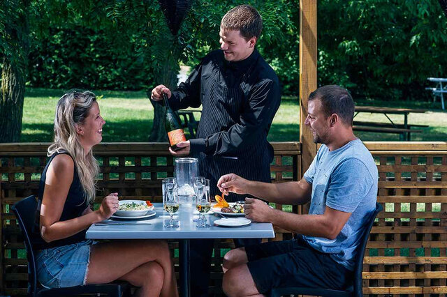 Restaurant du Vignoble Le Tire-Bouchon&nbsp;&nbsp;&nbsp;&copy; The Vineyard's restaurant Le Tire-Bouchon