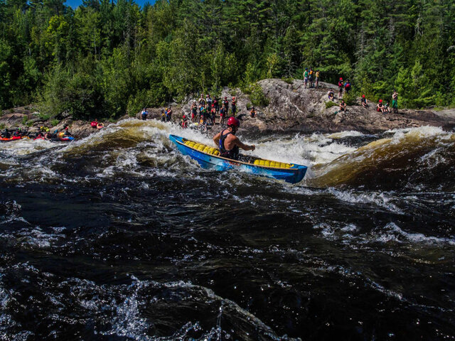 Descente de rivière&nbsp;&nbsp;&nbsp;&copy; P.Girard