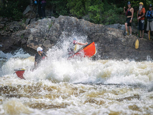 Descente de la rivière&nbsp;&nbsp;&nbsp;&copy; J.Samson