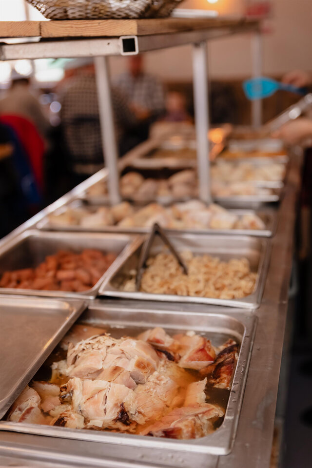 Buffet&nbsp;&nbsp;&nbsp;&copy; K.Bird