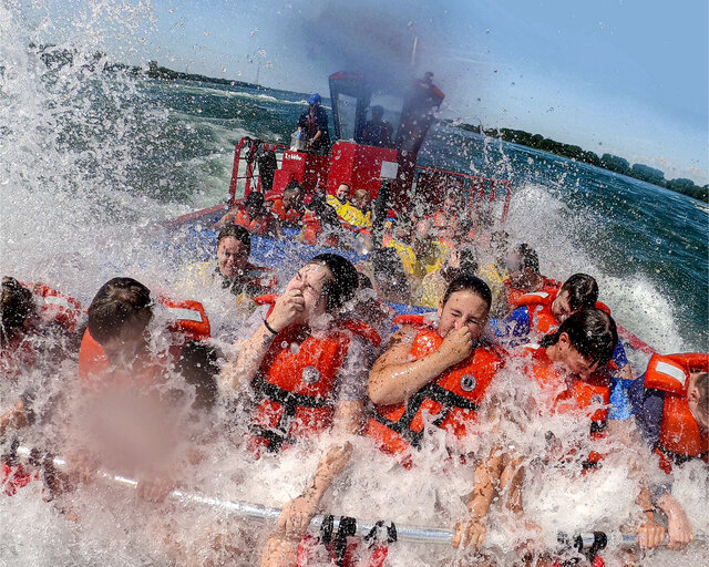 Saute-Moutons Jet Boating sur les rapides de Lachine / Jet St-Laurent&nbsp;&nbsp;&nbsp;&copy; Saute-Moutons