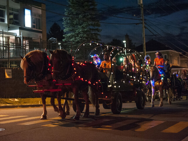 Parade de chevaux illuminés&nbsp;&nbsp;&nbsp;&copy; G.Villeneuve