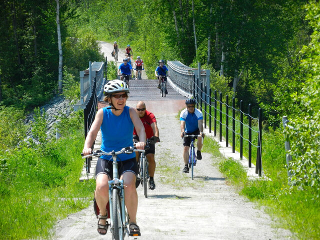 Cycliste sur la Cyclo-Voie&nbsp;&nbsp;&nbsp;&copy; Michel Lessard