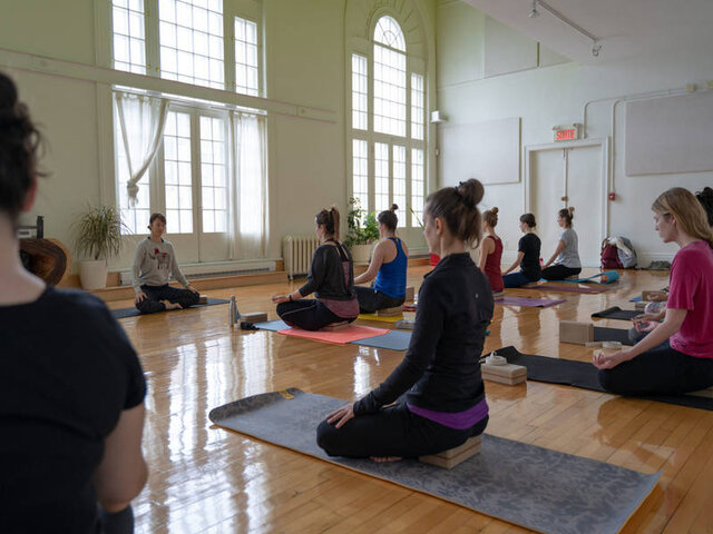 Cours de yoga&nbsp;&nbsp;&nbsp;&copy; Zéro Gravité escalade et yoga