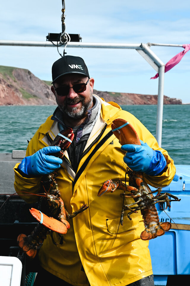 Heureux poser avec des homards&nbsp;&nbsp;&nbsp;&copy; Interprétation de pêche en mer