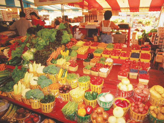 Fruits et légumes frais&nbsp;&nbsp;&nbsp;&copy; J-G.Lavoie