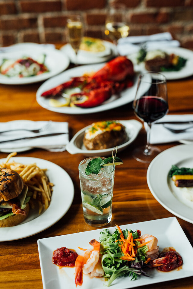 Vieux-Port Steakhouse - Repas&nbsp;&nbsp;&nbsp;&copy; Gray Collection