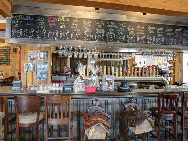 Bar du resto-pub&nbsp;&nbsp;&nbsp;&copy; V.Vanasse