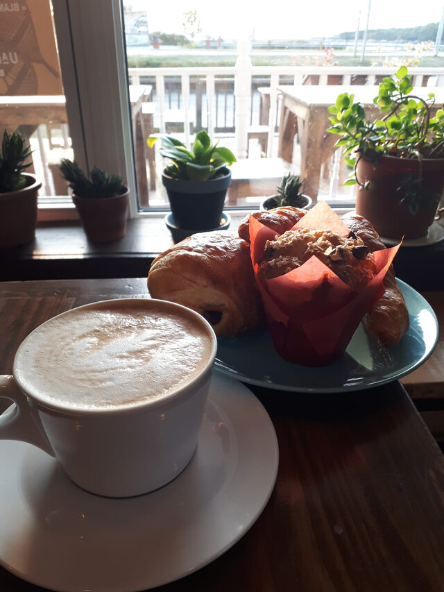 Café&nbsp;&nbsp;&nbsp;&copy; L.Fait