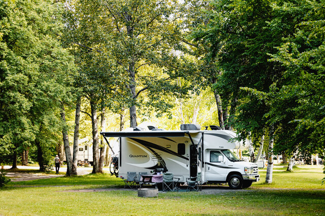 Camping 3 services&nbsp;&nbsp;&nbsp;&copy; Village historique de Val-Jalbert