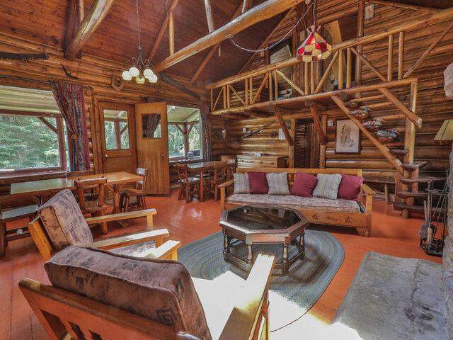 Chalet en bois rond&nbsp;&nbsp;&nbsp;&copy; Kanamouche