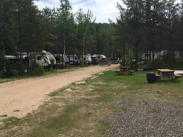Secteur saisonnier 2 services&nbsp;&nbsp;&nbsp;&copy; Saumon Rivière Malbaie