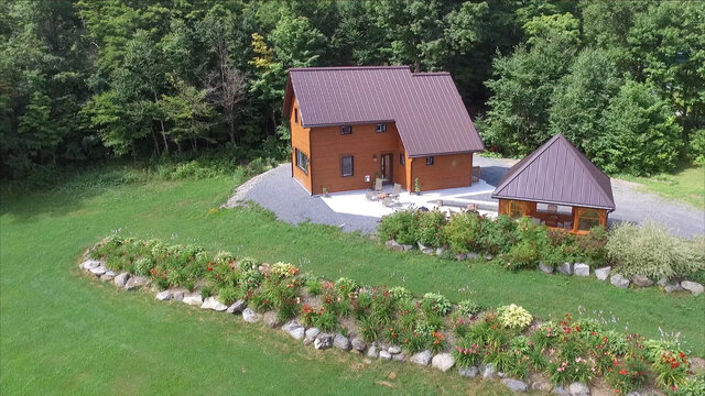 Le chalet des Cèdres et son pavillon&nbsp;&nbsp;&nbsp;&copy; Marc Gagnon
