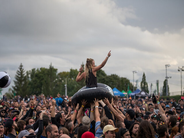 Surfer la foule&nbsp;&nbsp;&nbsp;&copy; M.Piché