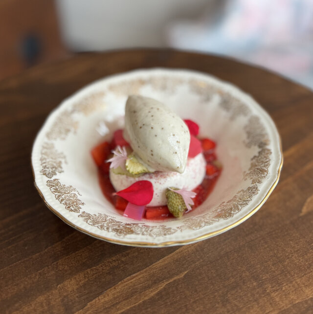 Restaurant Claire Jacques - Dessert à la pivoine&nbsp;&nbsp;&nbsp;&copy; Claire Jacques