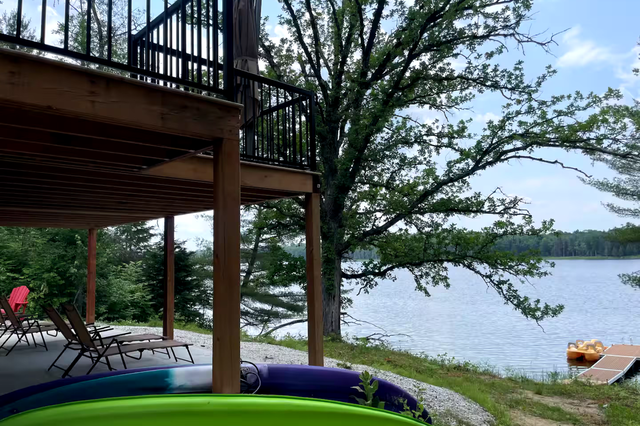 Chalet au bord du lac • Kayaks, SUP & pédalo
