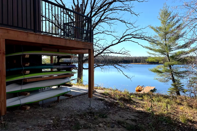 Chalet au bord du lac • Kayaks, SUP & pédalo