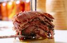 Reuben's, Le Deli & Steakhouse de Montréal - Smoked Meat&nbsp;&nbsp;&nbsp;&copy; Reuben's Steaks & Delicatessen