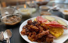 Un repas des sucres gourmand et traditionnel&nbsp;&nbsp;&nbsp;&copy; La Cabane Arthur Raymond