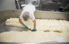 Fabrication du fromage artisanale&nbsp;&nbsp;&nbsp;&copy; Hugo Lacroix