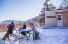 En ski au chalet, parc national Forillon, Gaspé&nbsp;&nbsp;&nbsp;&copy; Auberge et Chalets Griffon Aventure