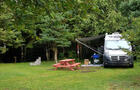 Emplacement de camping&nbsp;&nbsp;&nbsp;&copy; Chalets et Camping du Ruisseau Rouge