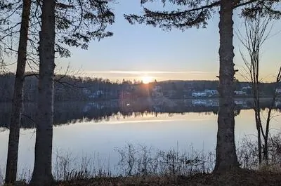 LA MAISON BLEUE SUR LE LAC