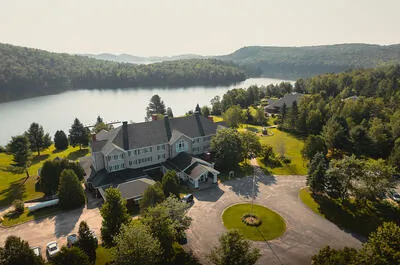 Auberge du Lac-À-l’Eau Claire