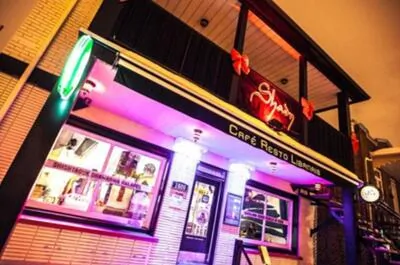 Shady café resto