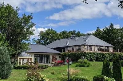 La Grange restaurant and vineyard