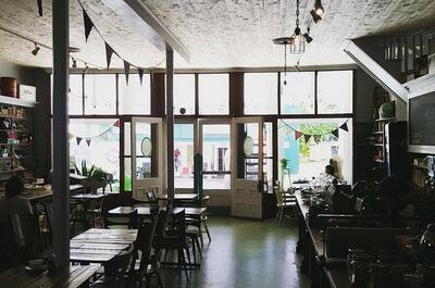 Café Aux Cinq Soeurs