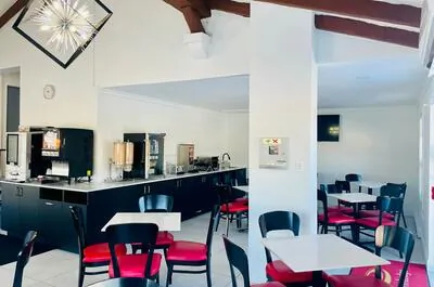 ECONO LODGE MONTRÉAL-BROSSARD