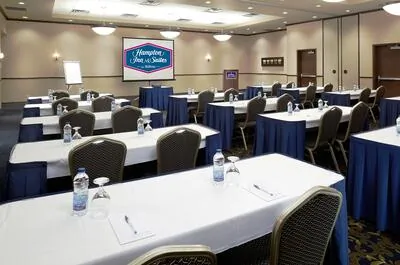 HÔTEL HAMPTON INN & SUITES BY HILTON MONTRÉAL-DORVAL