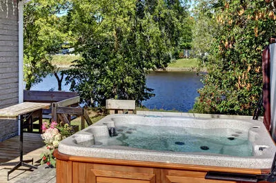 CHALET SPA SUR LA RIVIÈRE