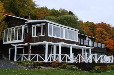 LA MAISON AU BORD DU FLEUVE