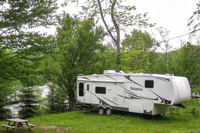 CAMPING CONSTANTINEAU