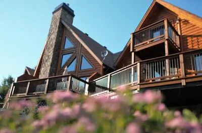 SELENIA LODGE – LE MONARQUE
