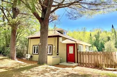 LE PETIT CHALET DU LAC SOURIS
