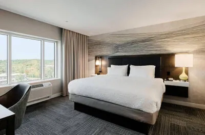 HAMPTON INN & SUITES