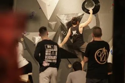 Centre d’escalade – Bloc 9.81