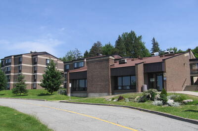 AU CAMPUS – HÉBERGEMENT HÔTELIER DE L’UNIVERSITÉ DE SHERBROOKE