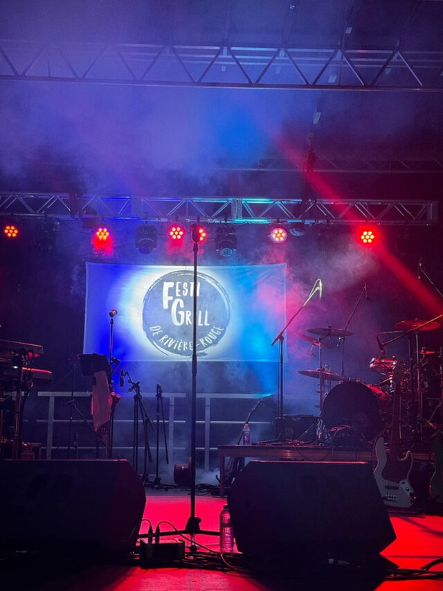 Scène&nbsp;&nbsp;&nbsp;&copy; Festi-Grill