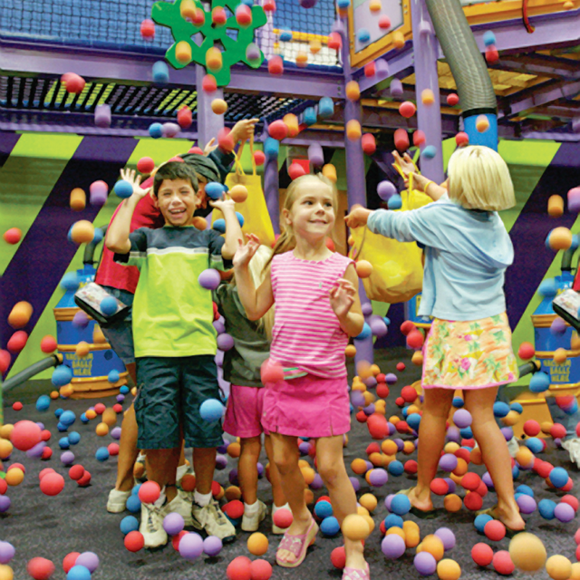 Funtropolis_entete&nbsp;&nbsp;&nbsp;&copy; Cedar Fair, L.P.