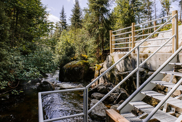 Riviére naturelle&nbsp;&nbsp;&nbsp;&copy; L'Éternel Spa