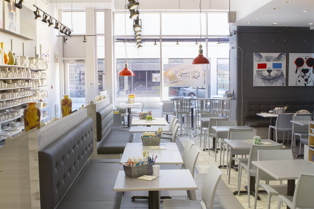 Salle de peinture&nbsp;&nbsp;&nbsp;&copy; Céramic Café-Studio Inc.
