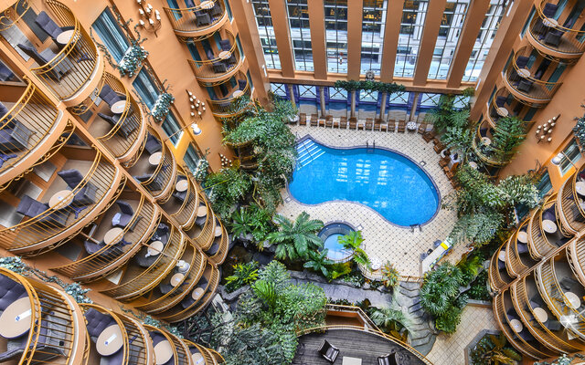 Piscine et jardin intérieur&nbsp;&nbsp;&nbsp;&copy; Les Hotels Jaro